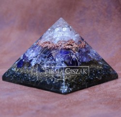 pyramid 3 cm high